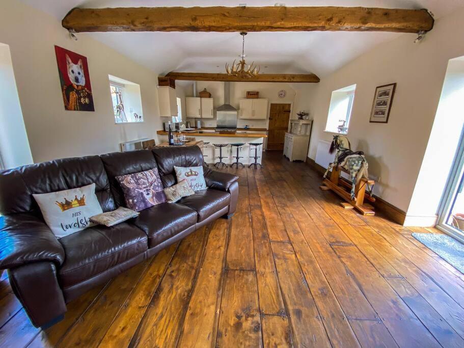 The Udderhouse - Udderly Unforgettable Retreat Villa Donyatt ภายนอก รูปภาพ
